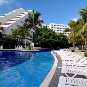 Great pool areas - Grans Oasis Palm Family friendly Cancun All Inclusive Resort