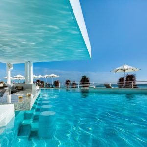 Enjoy and sunbathe at the pool - Oleo Cancun Playa All Inclusive