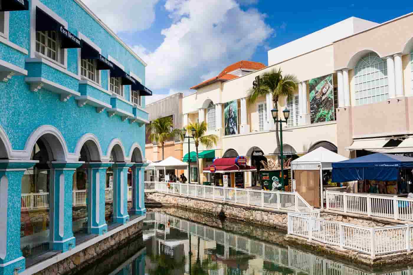Plaza La Isla Mall in Cancun Hotel Zone