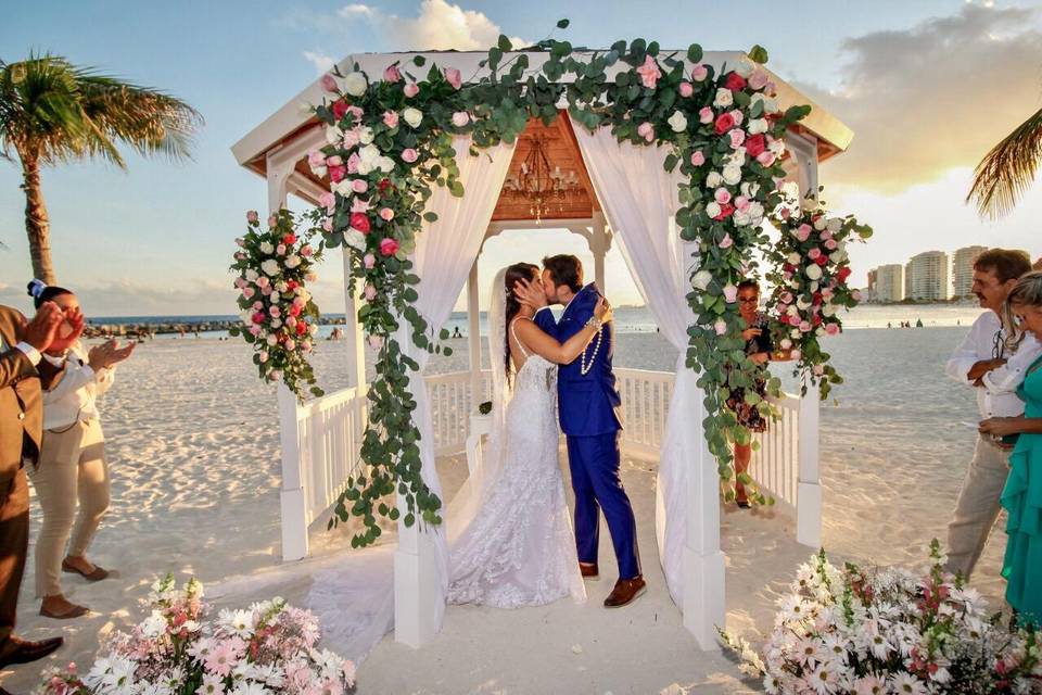 Weddings at Krystal Grand Punta Cancun
