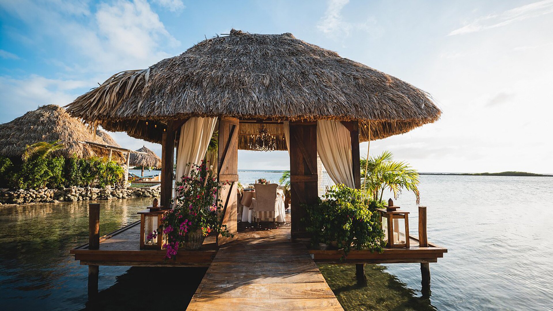 Lagoon-Side Villas with Private Docks Lagoon-Side Villas with Private Docks