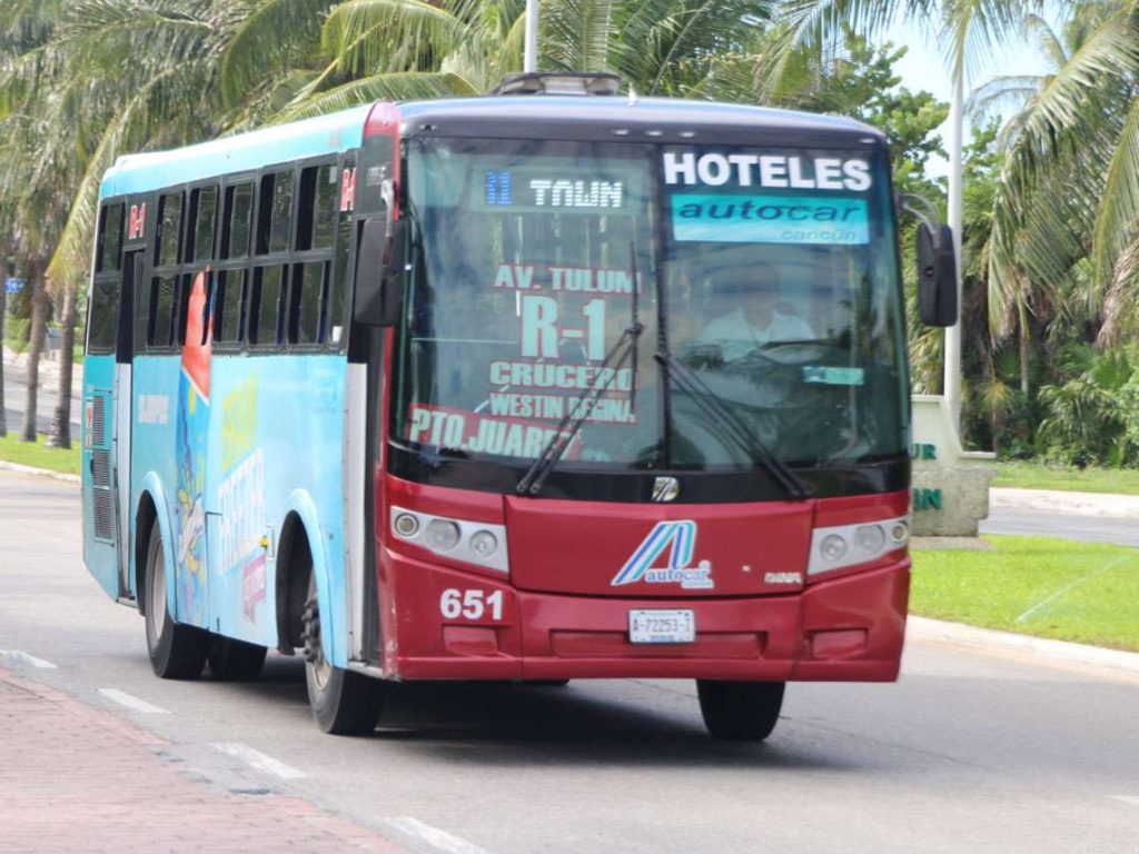 Life in the Hotel Zone: The Famous R1 and R2 Buses Life in the Hotel Zone: The Famous R1 and R2 Buses