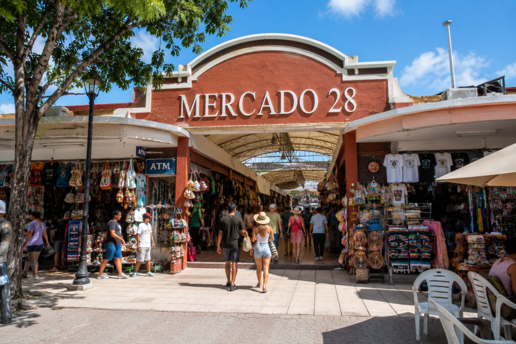 Mercado 28 is an absolute playground for your lens.